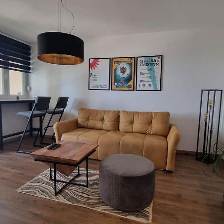 Qr Apartment For Family, Couples, And Friends Stay In غييكا المظهر الخارجي الصورة