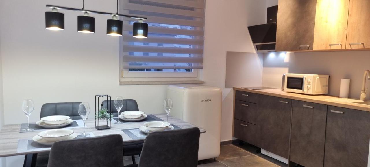 Qr Apartment For Family, Couples, And Friends Stay In غييكا المظهر الخارجي الصورة