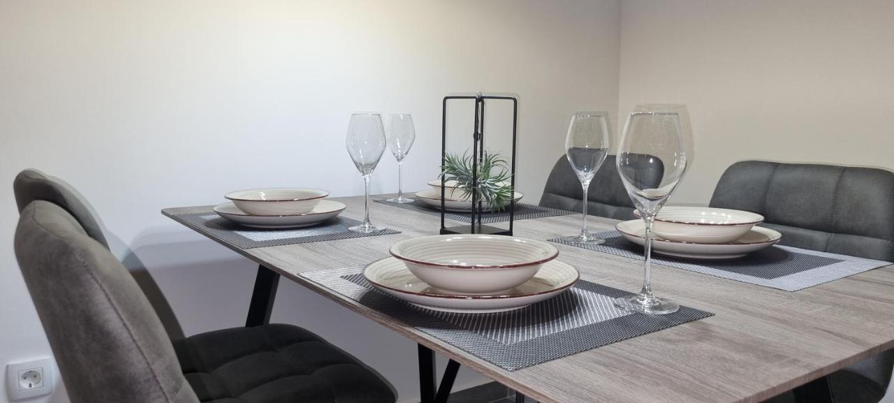 Qr Apartment For Family, Couples, And Friends Stay In غييكا المظهر الخارجي الصورة