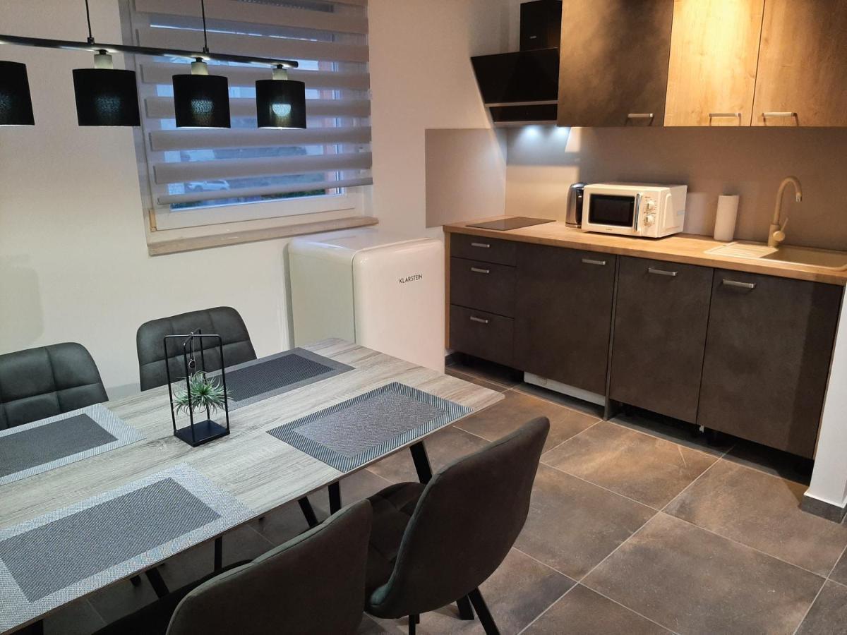 Qr Apartment For Family, Couples, And Friends Stay In غييكا المظهر الخارجي الصورة