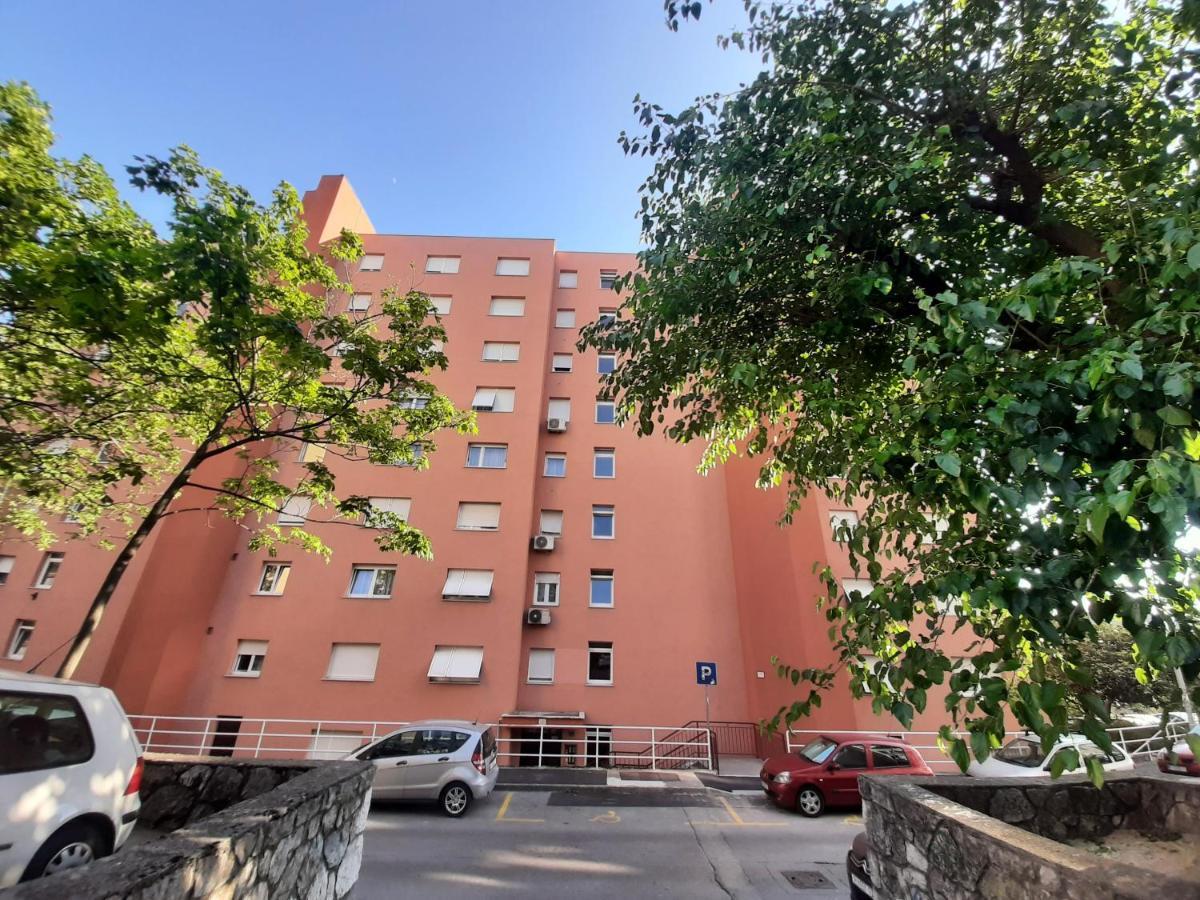 Qr Apartment For Family, Couples, And Friends Stay In غييكا المظهر الخارجي الصورة
