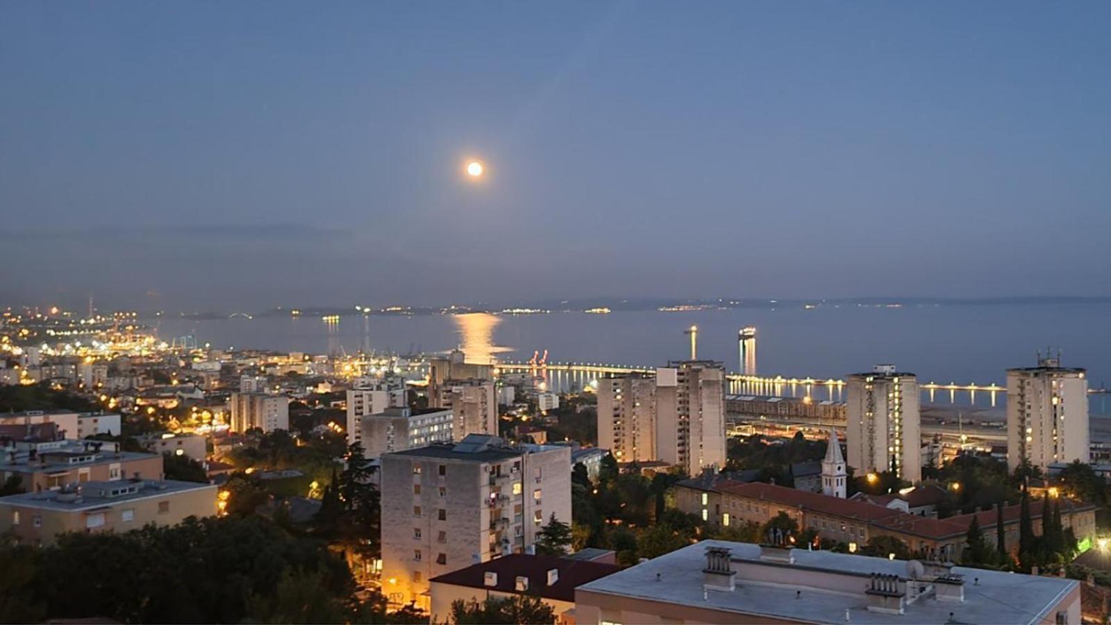 Qr Apartment For Family, Couples, And Friends Stay In غييكا المظهر الخارجي الصورة