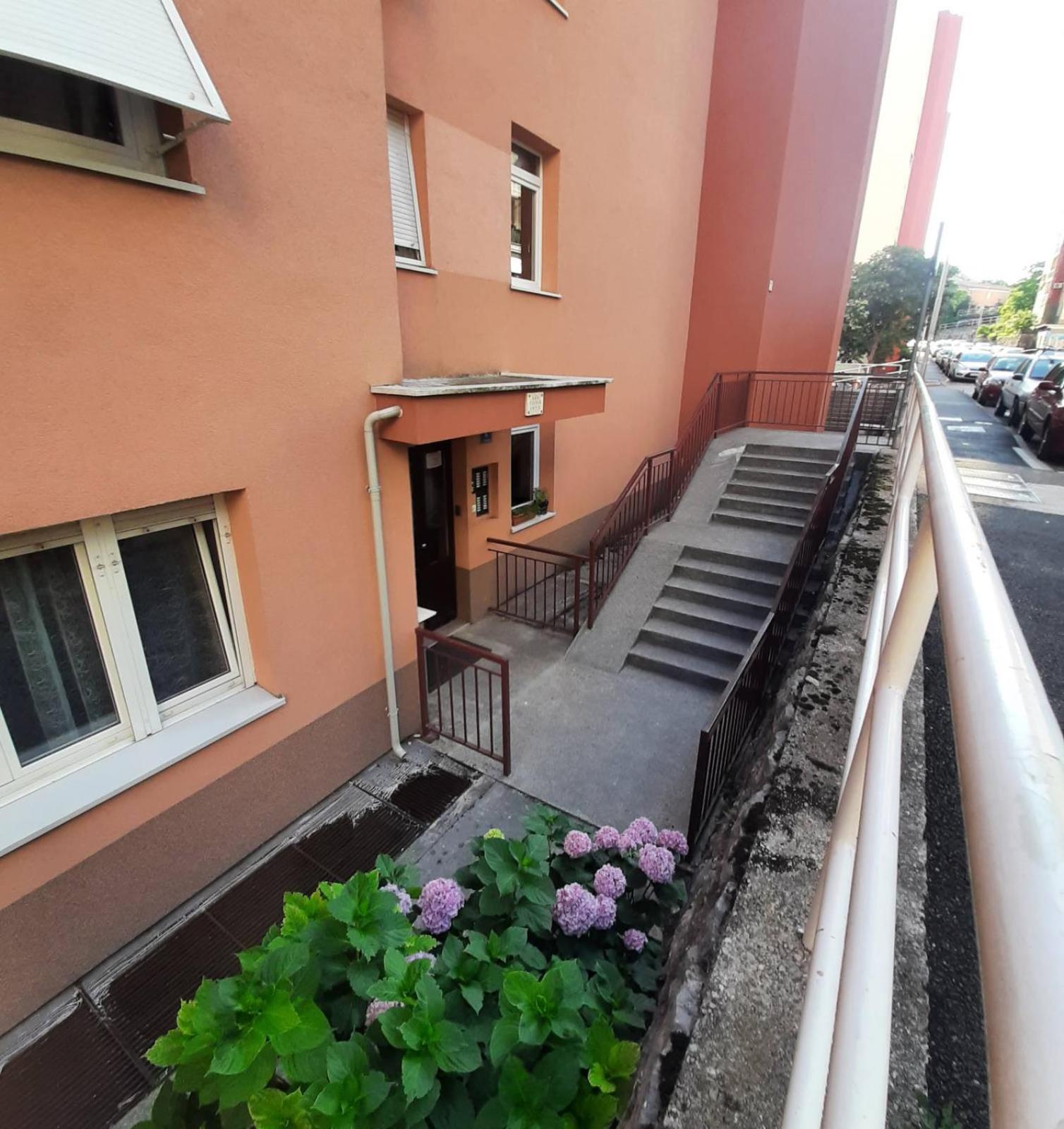 Qr Apartment For Family, Couples, And Friends Stay In غييكا المظهر الخارجي الصورة