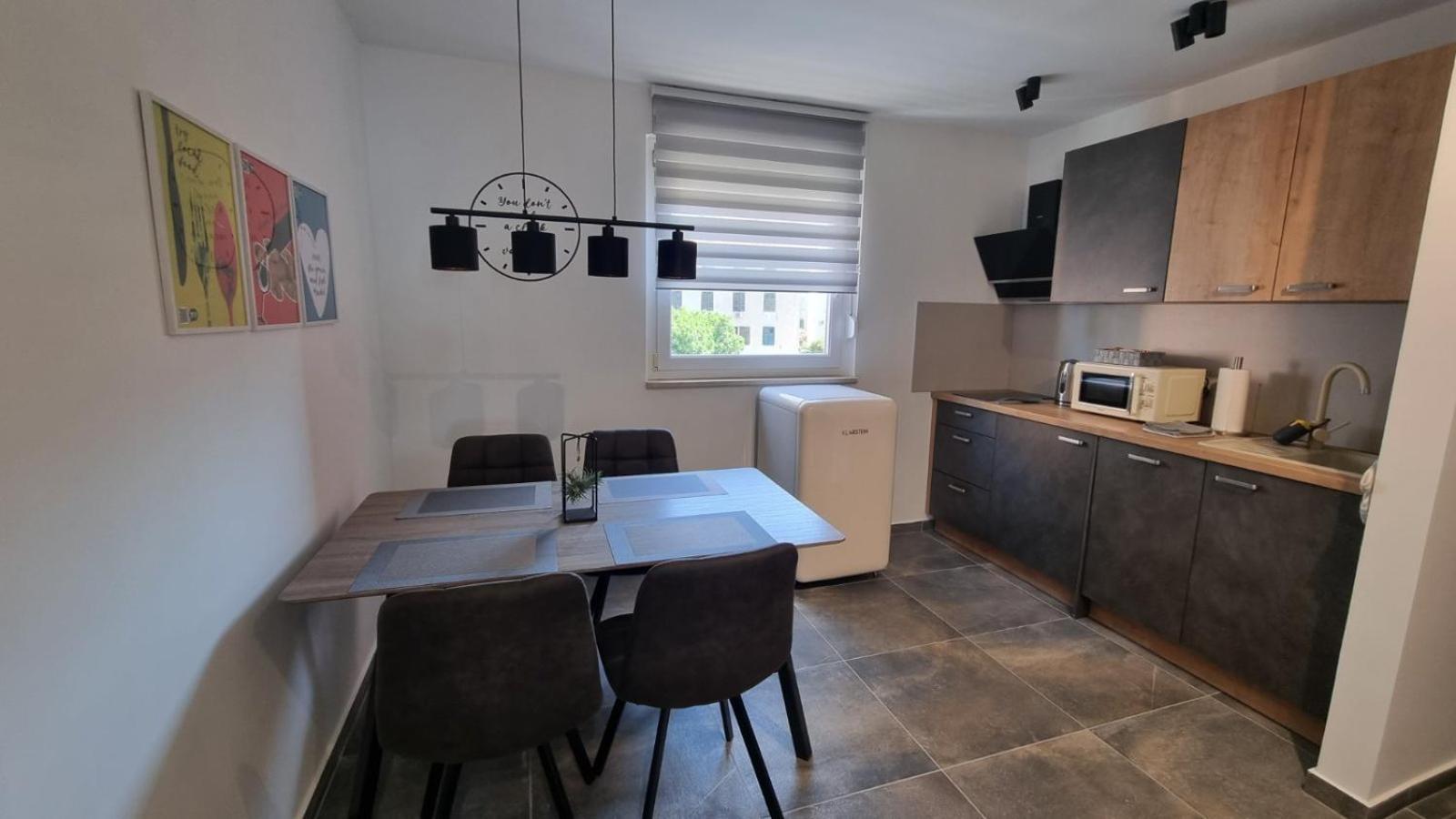 Qr Apartment For Family, Couples, And Friends Stay In غييكا المظهر الخارجي الصورة